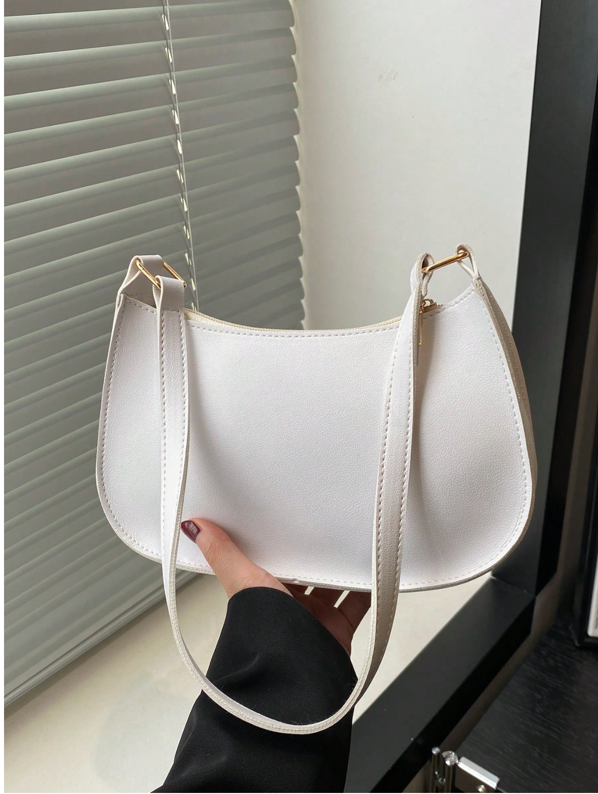 Fashionable Minimalist Shoulder Bag – Lightweight Retro Zipper Purse