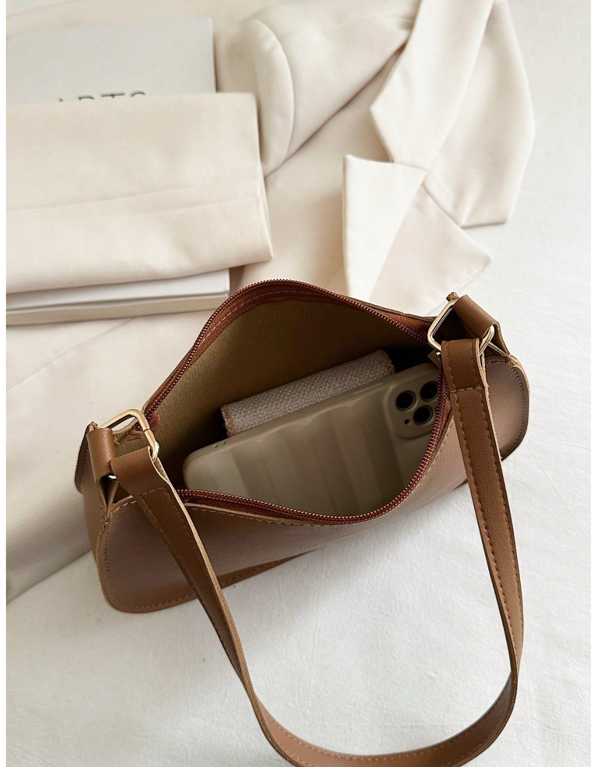 Fashionable Minimalist Shoulder Bag – Lightweight Retro Zipper Purse