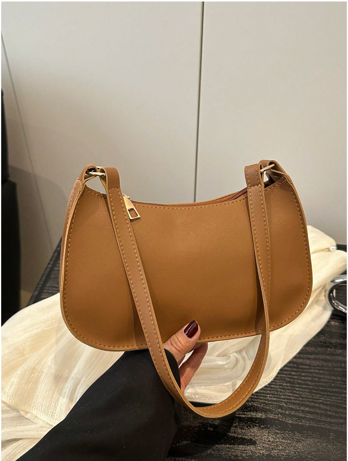 Fashionable Minimalist Shoulder Bag – Lightweight Retro Zipper Purse